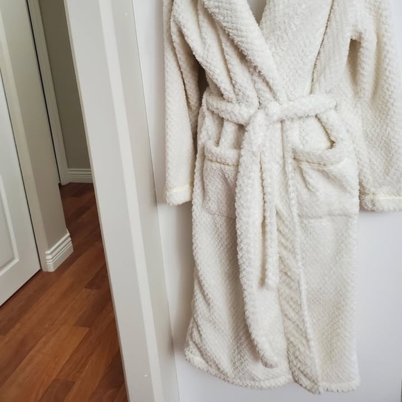 Denver Hayes Plush Light Fleece Robe  Sz M fits S-M 34-35 bust - Picture 2 of 8